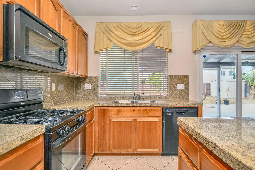 Detail Gallery Image 10 of 28 For 3605 Gloria Ct, Stockton,  CA 95205 - 5 Beds | 3 Baths