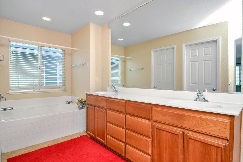 Detail Gallery Image 16 of 28 For 3605 Gloria Ct, Stockton,  CA 95205 - 5 Beds | 3 Baths