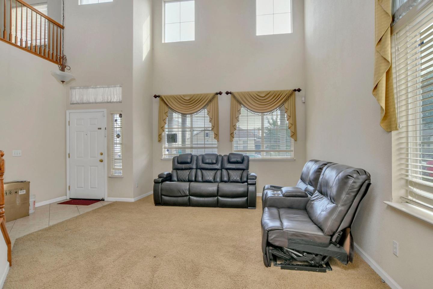 Detail Gallery Image 4 of 28 For 3605 Gloria Ct, Stockton,  CA 95205 - 5 Beds | 3 Baths