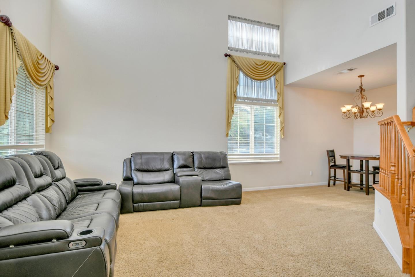 Detail Gallery Image 5 of 28 For 3605 Gloria Ct, Stockton,  CA 95205 - 5 Beds | 3 Baths