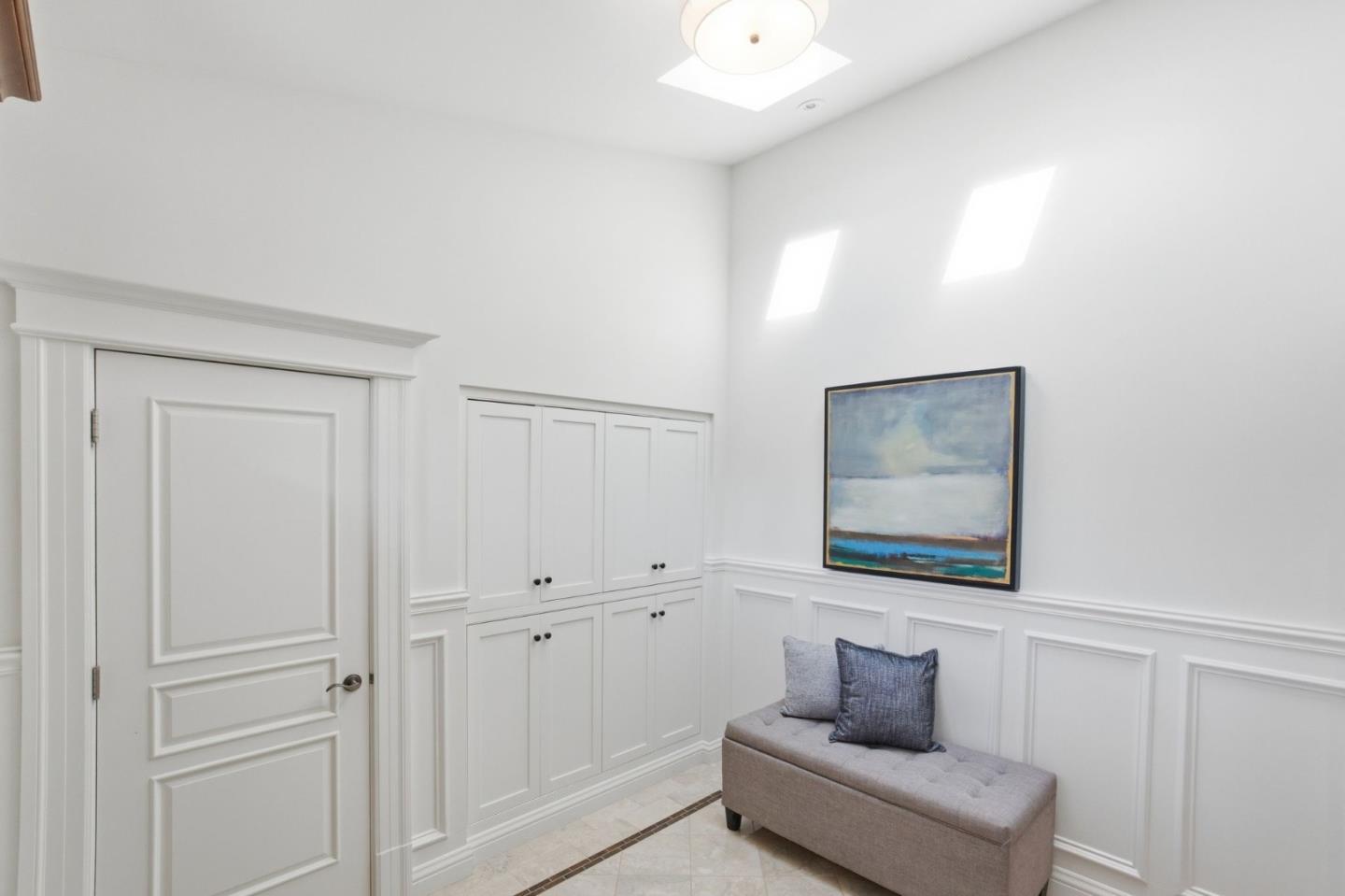 Detail Gallery Image 11 of 47 For 10 Alderlee Way, San Carlos,  CA 94070 - 5 Beds | 4/1 Baths