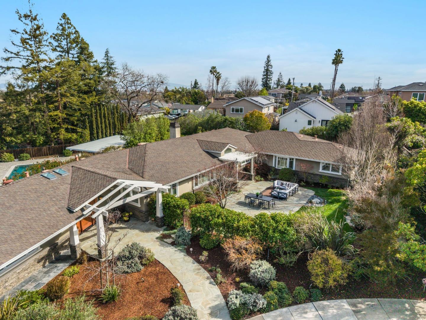 Detail Gallery Image 2 of 47 For 10 Alderlee Way, San Carlos,  CA 94070 - 5 Beds | 4/1 Baths