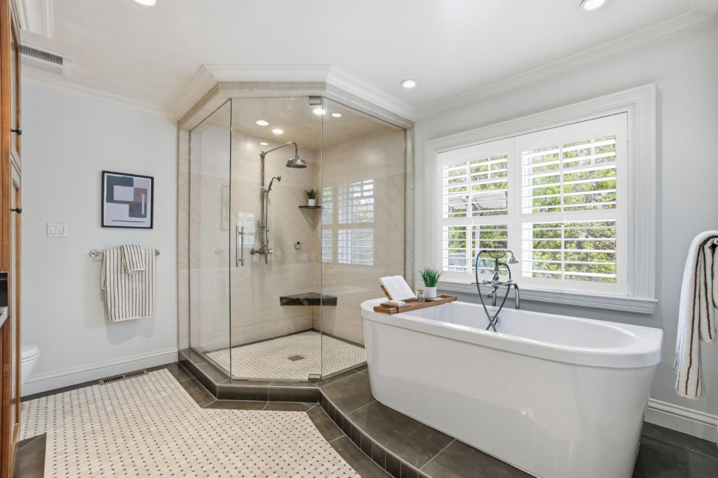 Detail Gallery Image 29 of 47 For 10 Alderlee Way, San Carlos,  CA 94070 - 5 Beds | 4/1 Baths