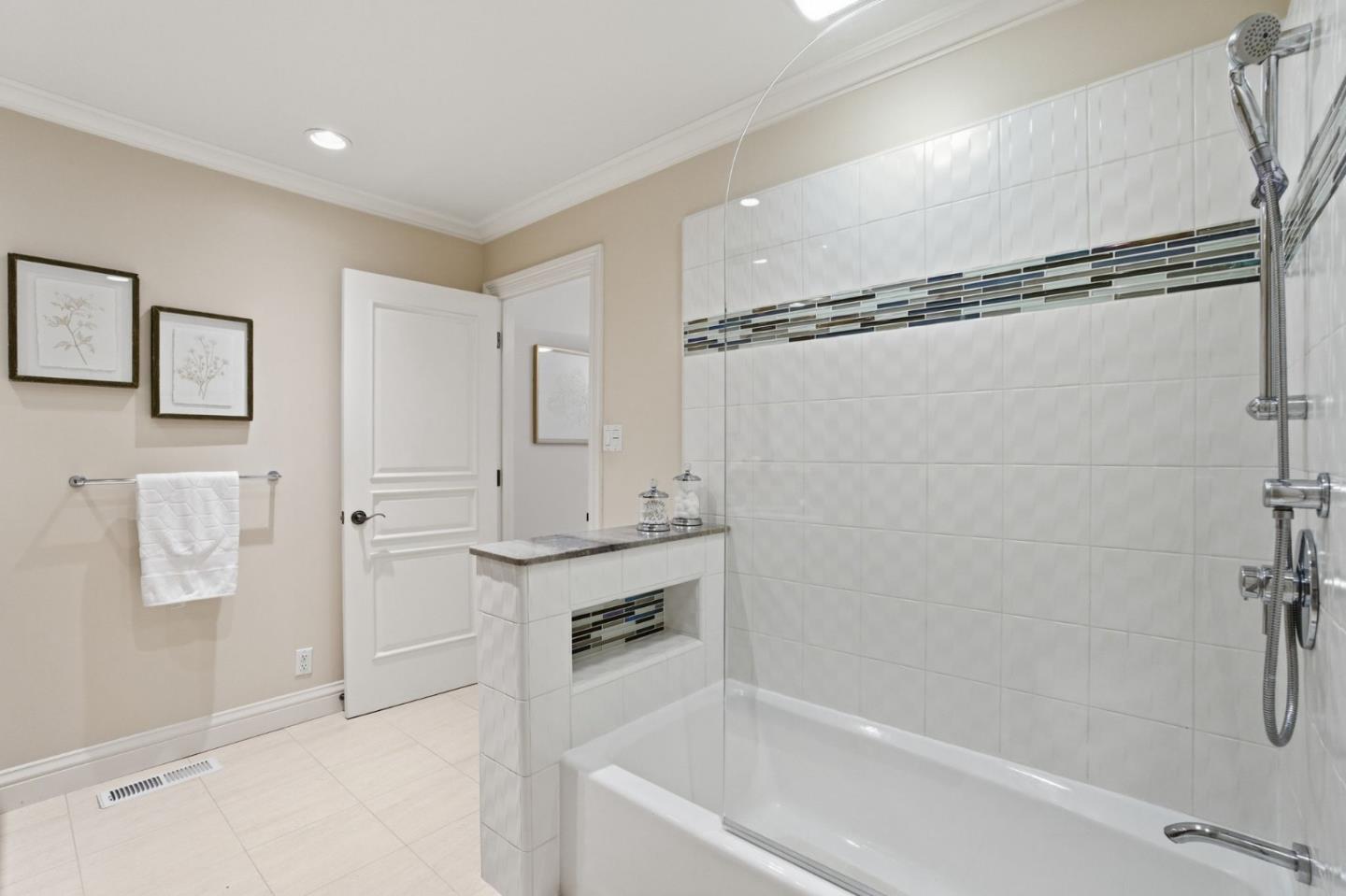 Detail Gallery Image 38 of 47 For 10 Alderlee Way, San Carlos,  CA 94070 - 5 Beds | 4/1 Baths