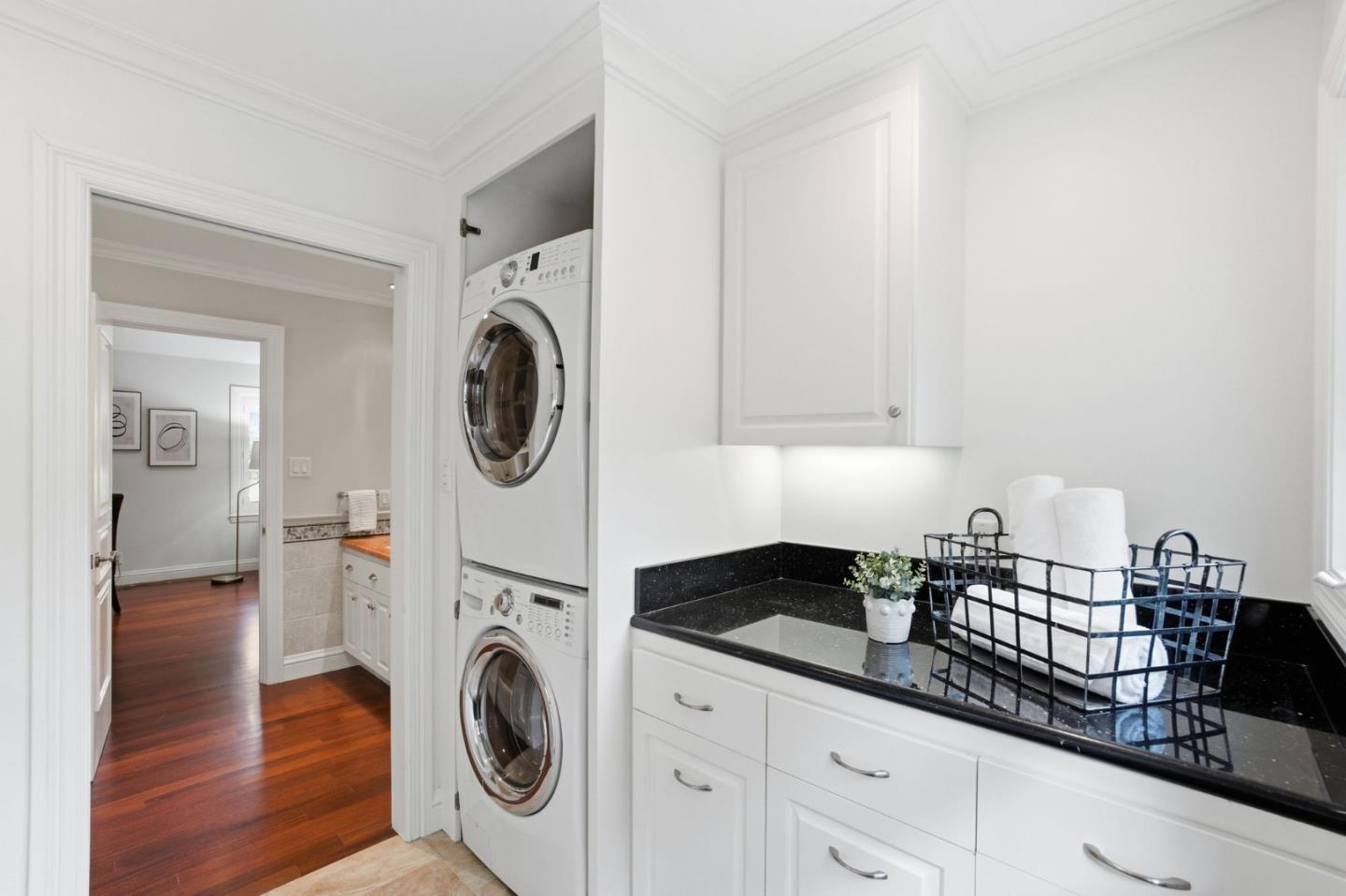 Detail Gallery Image 43 of 47 For 10 Alderlee Way, San Carlos,  CA 94070 - 5 Beds | 4/1 Baths