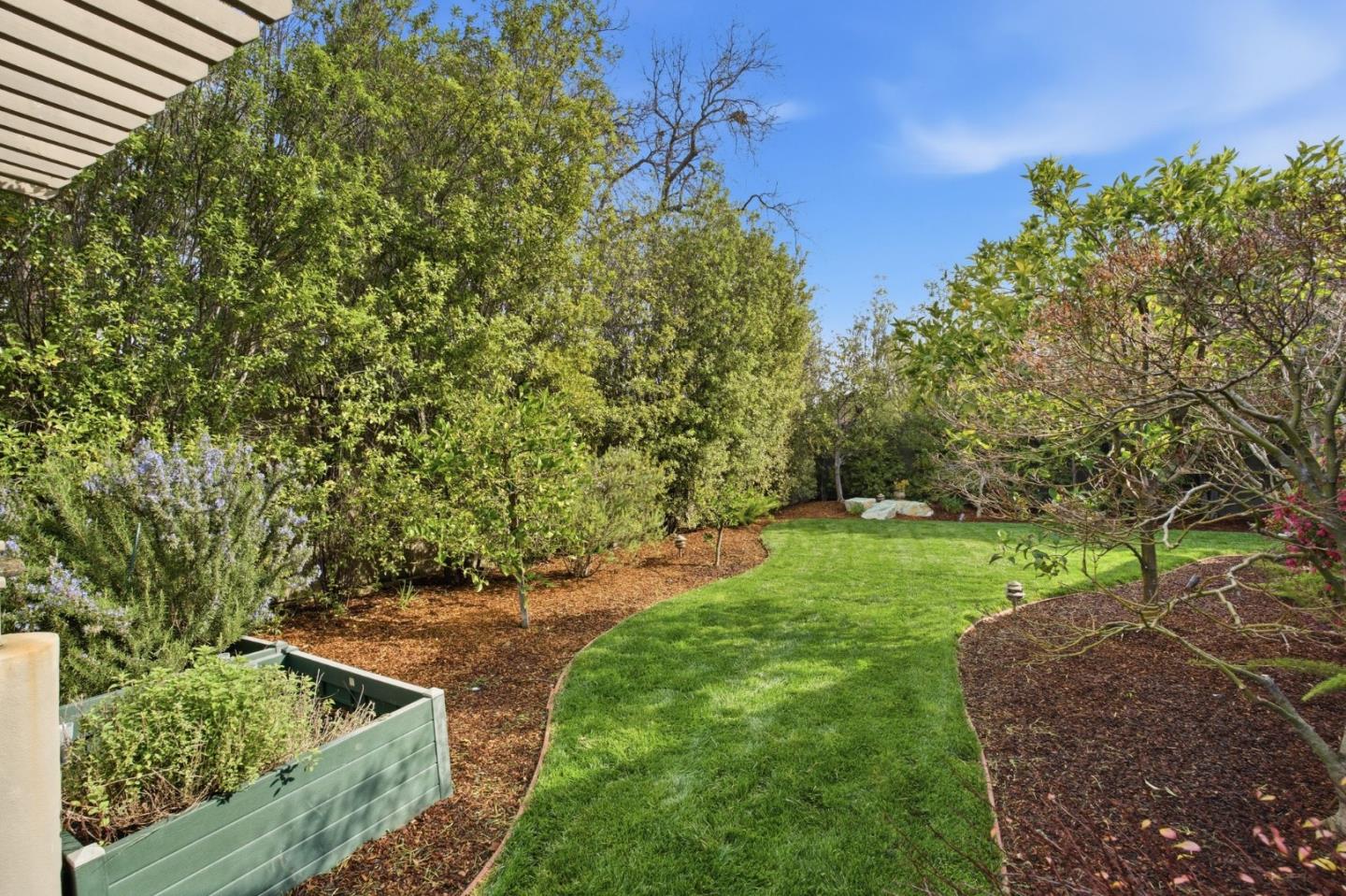 Detail Gallery Image 7 of 47 For 10 Alderlee Way, San Carlos,  CA 94070 - 5 Beds | 4/1 Baths