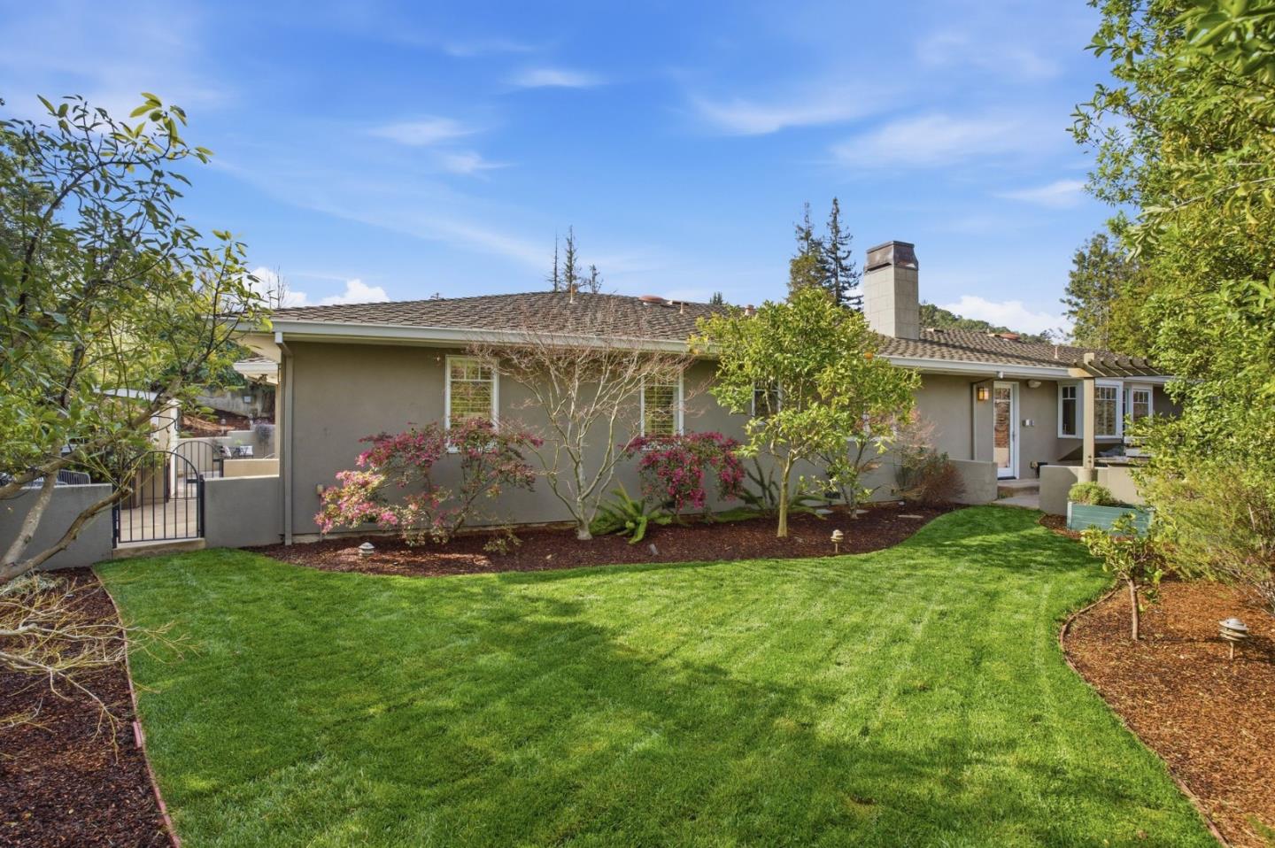 Detail Gallery Image 8 of 47 For 10 Alderlee Way, San Carlos,  CA 94070 - 5 Beds | 4/1 Baths