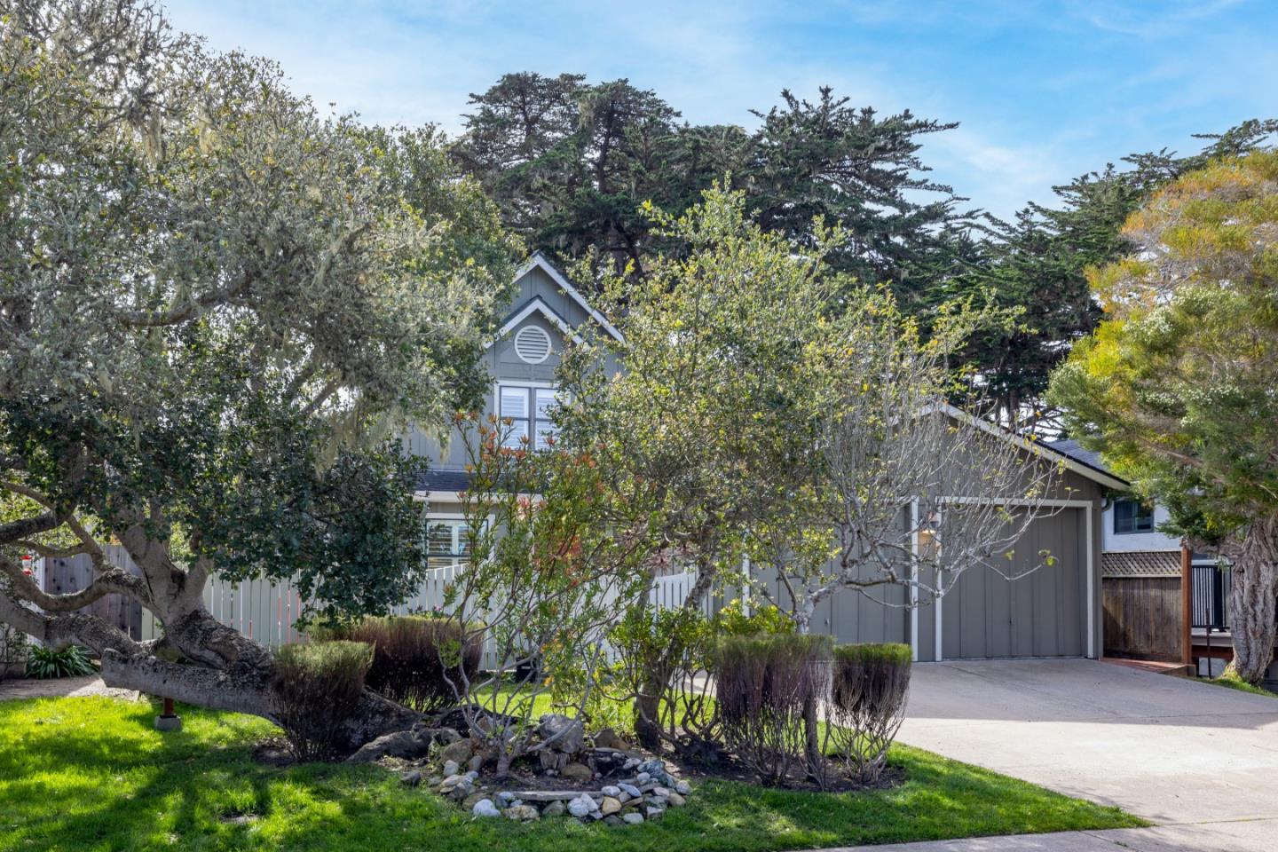 Detail Gallery Image 2 of 44 For 745 Sinex Ave, Pacific Grove,  CA 93950 - 3 Beds | 2 Baths