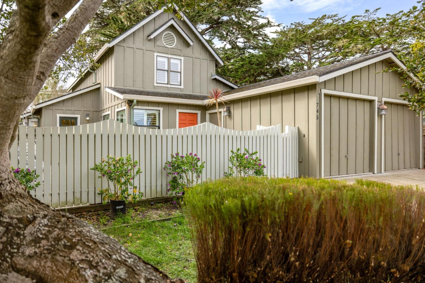 Detail Gallery Image 3 of 44 For 745 Sinex Ave, Pacific Grove,  CA 93950 - 3 Beds | 2 Baths