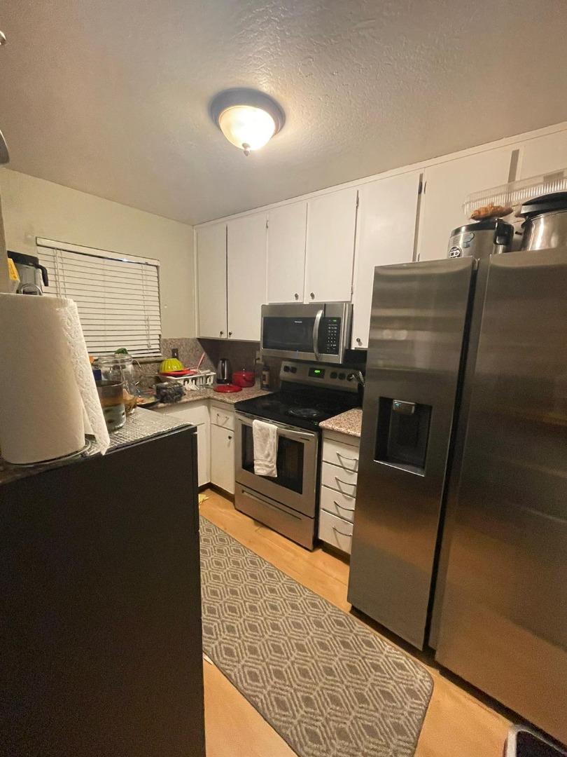 Detail Gallery Image 8 of 15 For 1080 Maywood Ln, Martinez,  CA 94553 - 2 Beds | 1/1 Baths