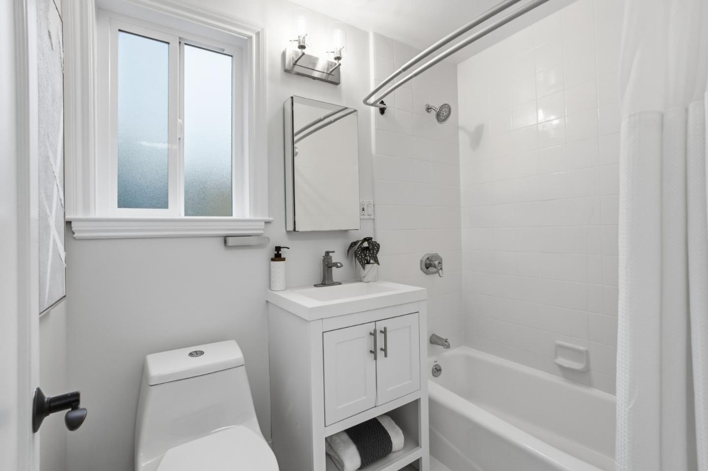 Detail Gallery Image 17 of 52 For 200 Anita Rd, Burlingame,  CA 94010 - – Beds | – Baths