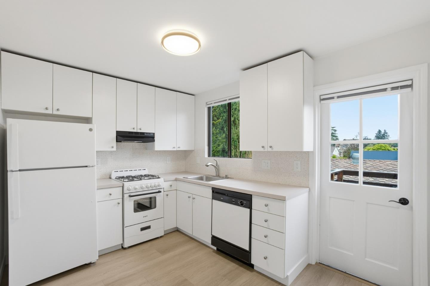 Detail Gallery Image 39 of 52 For 200 Anita Rd, Burlingame,  CA 94010 - – Beds | – Baths