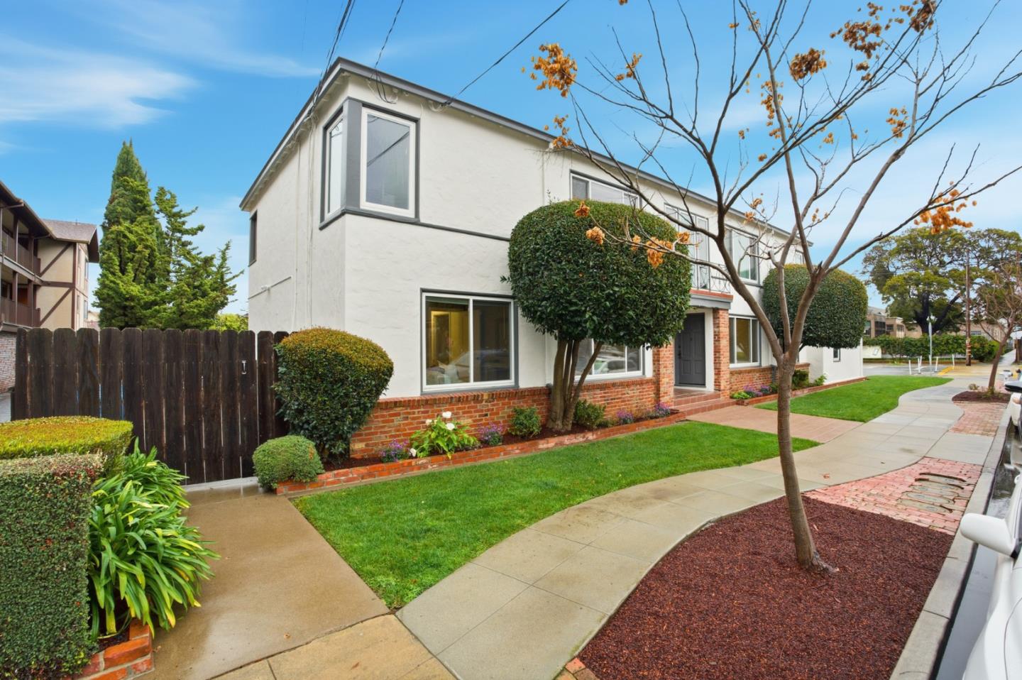 Detail Gallery Image 4 of 52 For 200 Anita Rd, Burlingame,  CA 94010 - – Beds | – Baths