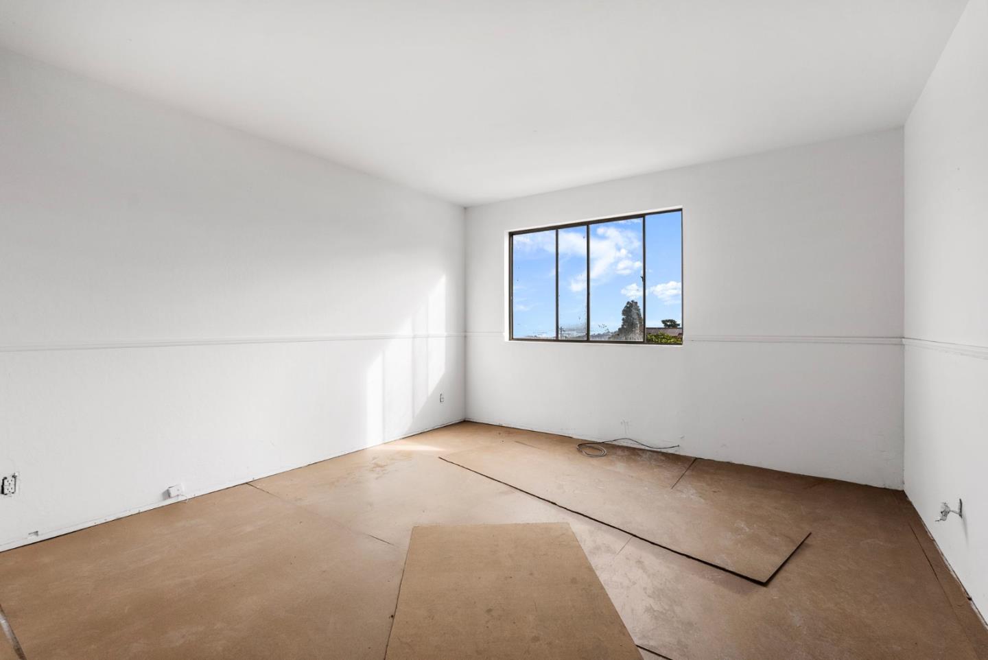 Detail Gallery Image 16 of 21 For 873 University St, San Francisco,  CA 94134 - 4 Beds | 2 Baths