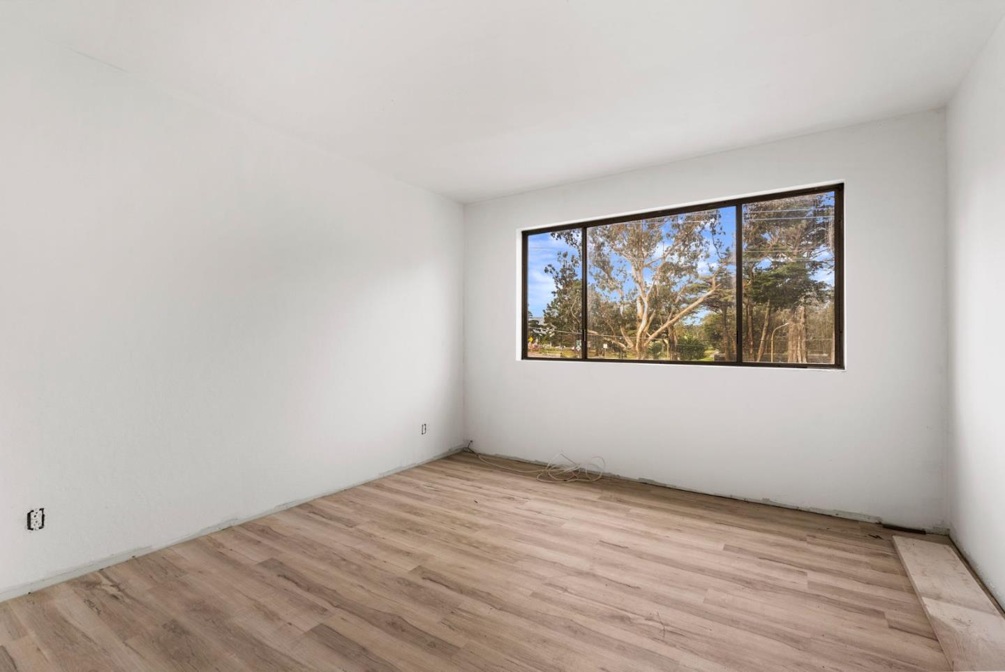 Detail Gallery Image 19 of 21 For 873 University St, San Francisco,  CA 94134 - 4 Beds | 2 Baths