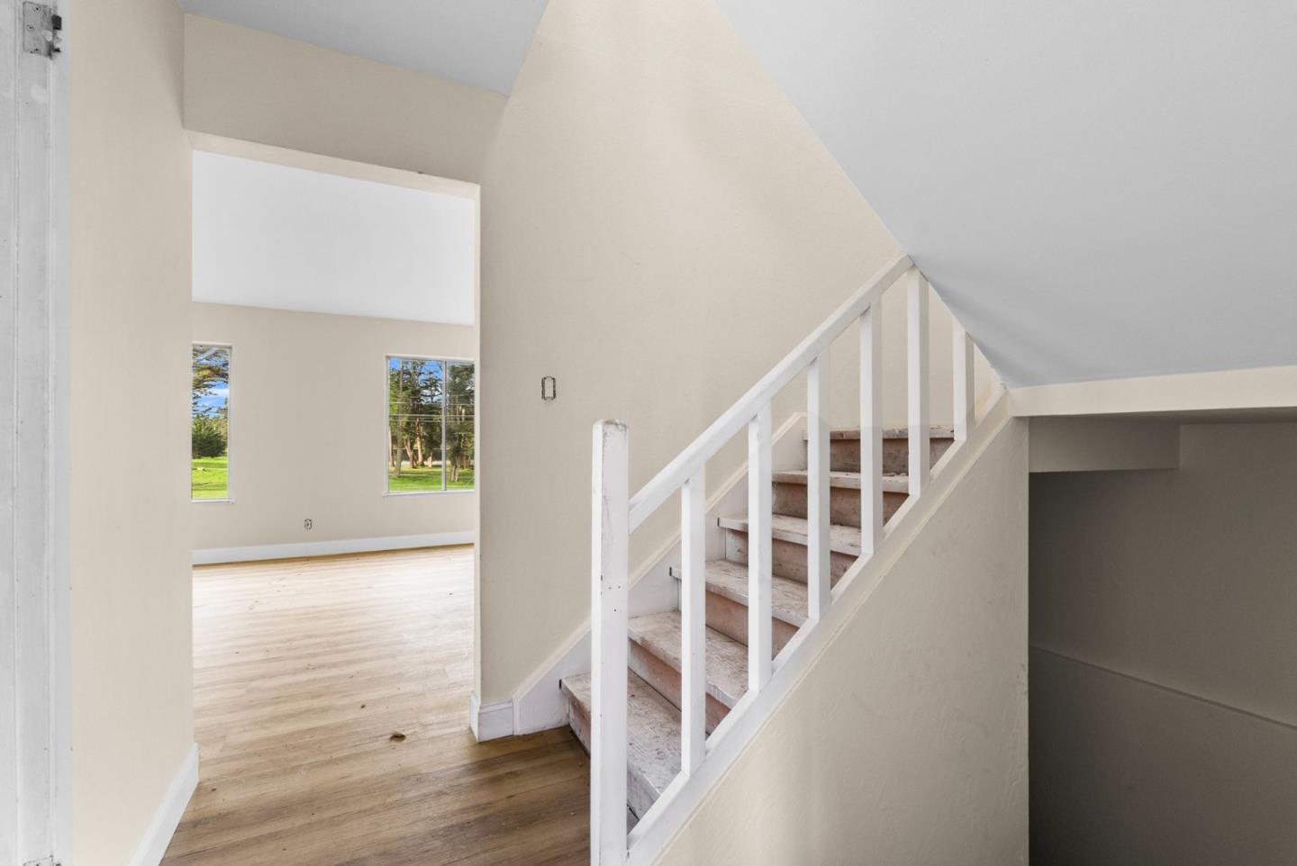 Detail Gallery Image 2 of 21 For 873 University St, San Francisco,  CA 94134 - 4 Beds | 2 Baths