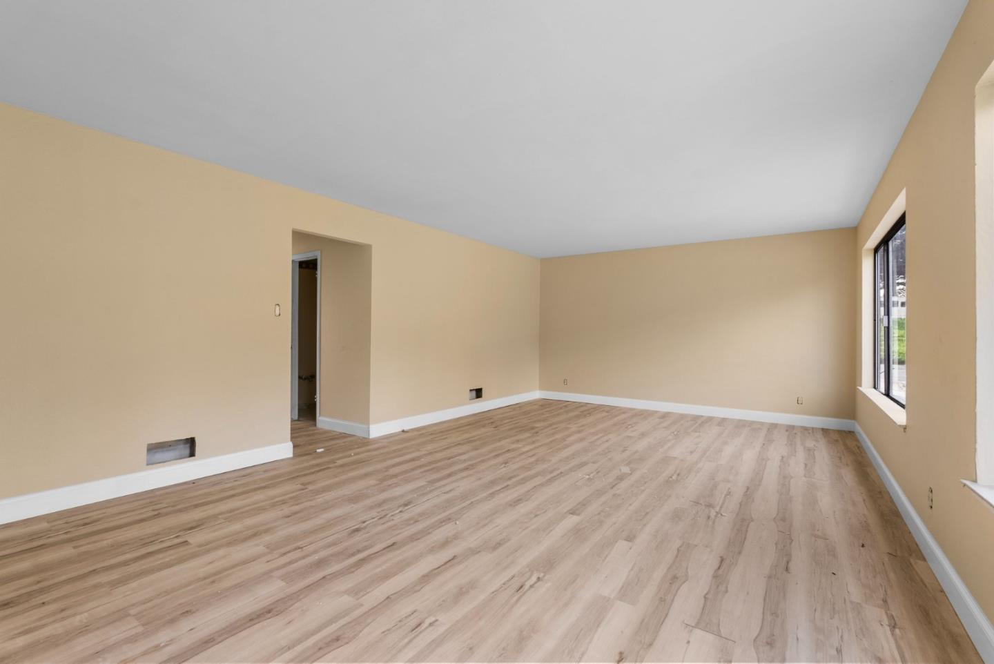 Detail Gallery Image 4 of 21 For 873 University St, San Francisco,  CA 94134 - 4 Beds | 2 Baths