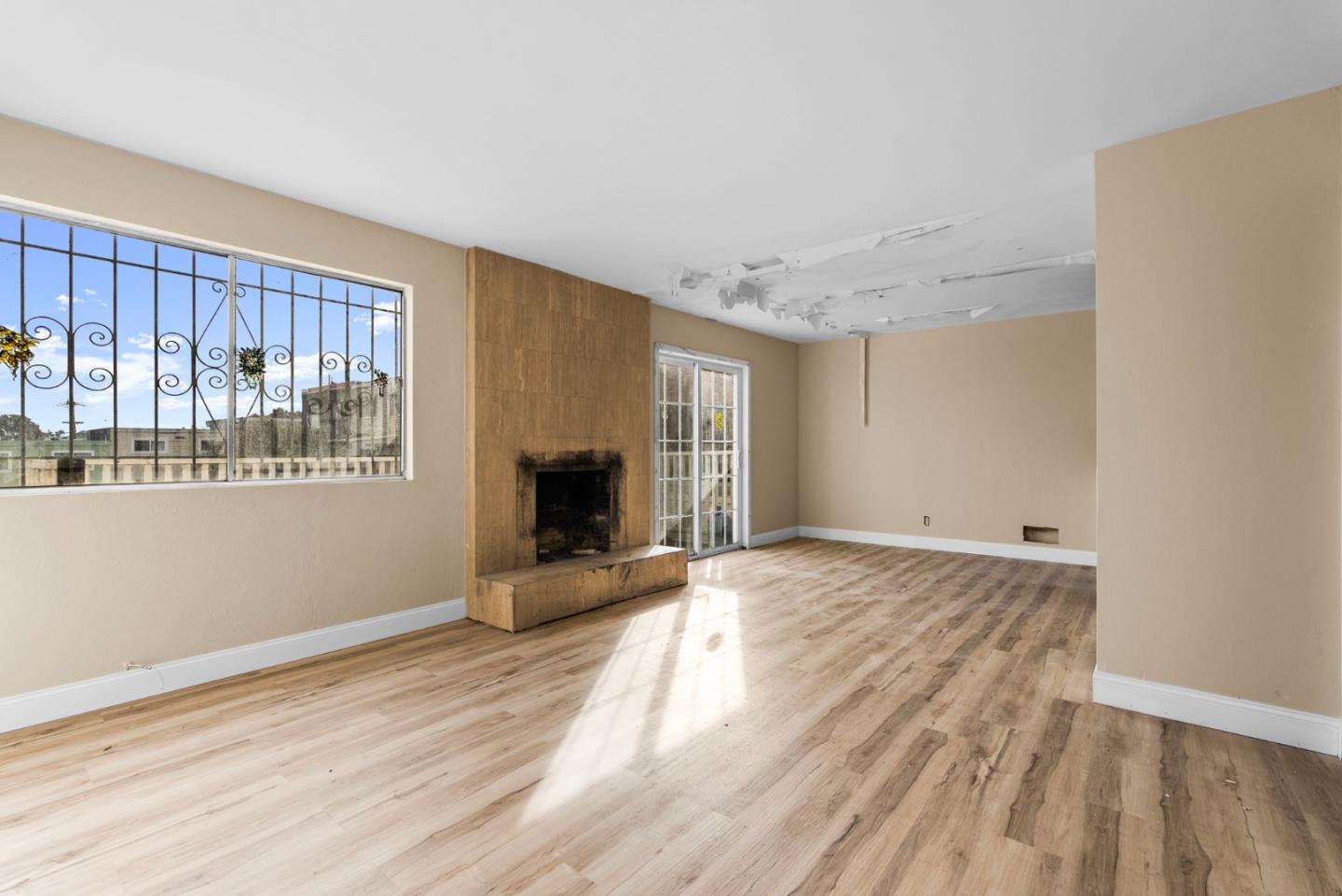 Detail Gallery Image 7 of 21 For 873 University St, San Francisco,  CA 94134 - 4 Beds | 2 Baths