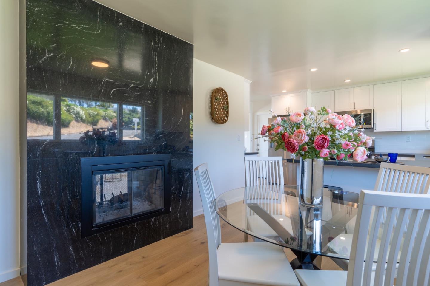 Detail Gallery Image 10 of 62 For 15 Buckland Ct, San Carlos,  CA 94070 - 3 Beds | 2/1 Baths