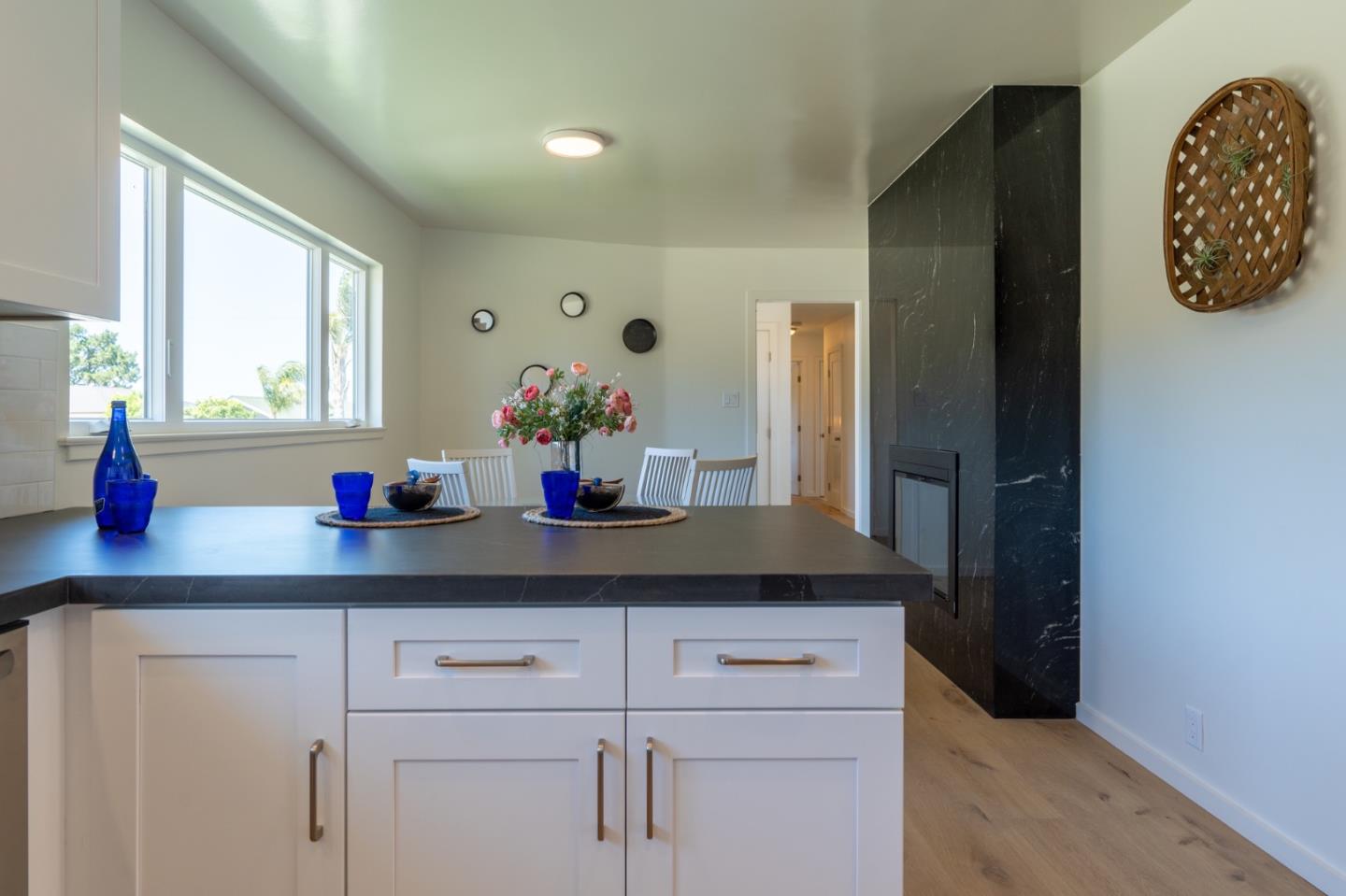 Detail Gallery Image 14 of 62 For 15 Buckland Ct, San Carlos,  CA 94070 - 3 Beds | 2/1 Baths