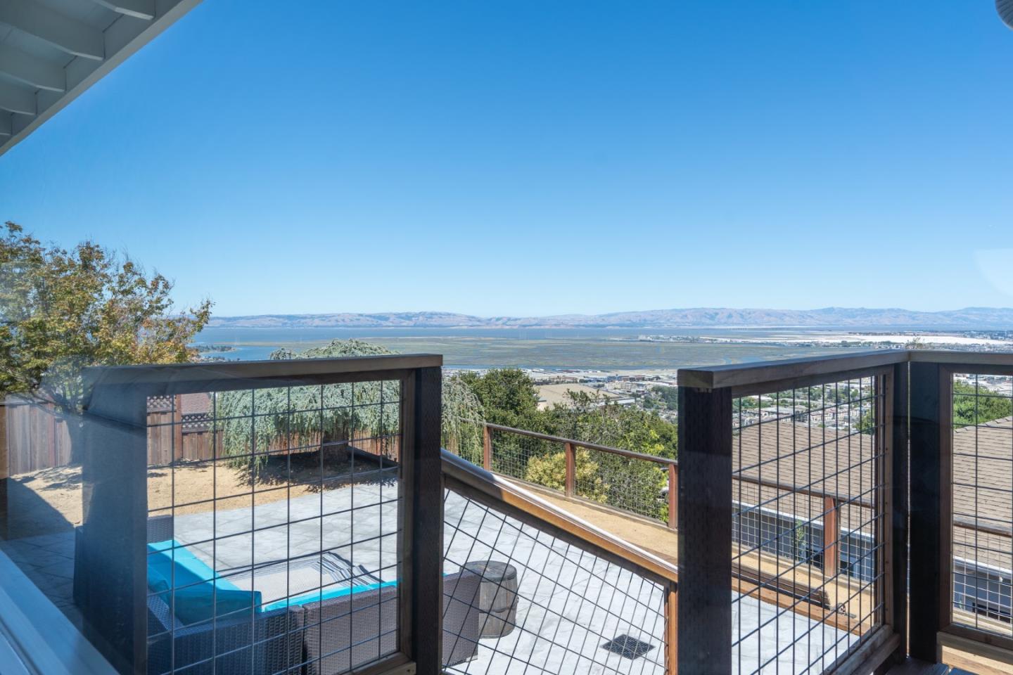 Detail Gallery Image 19 of 62 For 15 Buckland Ct, San Carlos,  CA 94070 - 3 Beds | 2/1 Baths