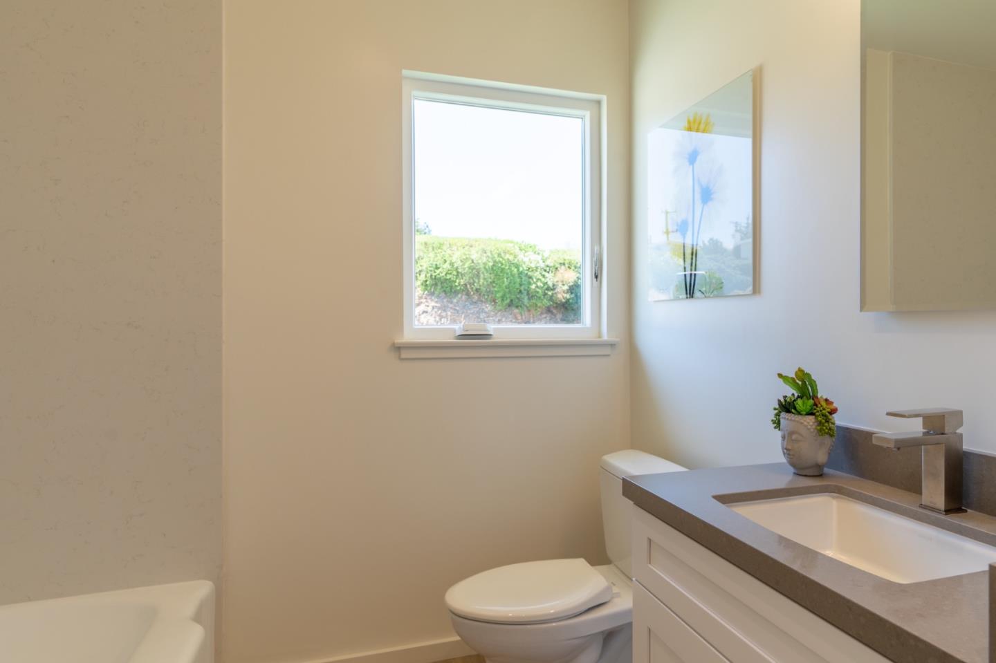 Detail Gallery Image 24 of 62 For 15 Buckland Ct, San Carlos,  CA 94070 - 3 Beds | 2/1 Baths
