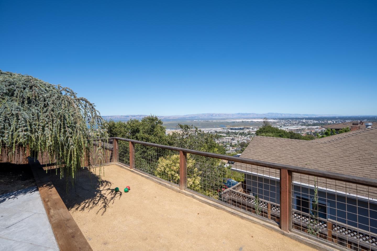 Detail Gallery Image 45 of 62 For 15 Buckland Ct, San Carlos,  CA 94070 - 3 Beds | 2/1 Baths