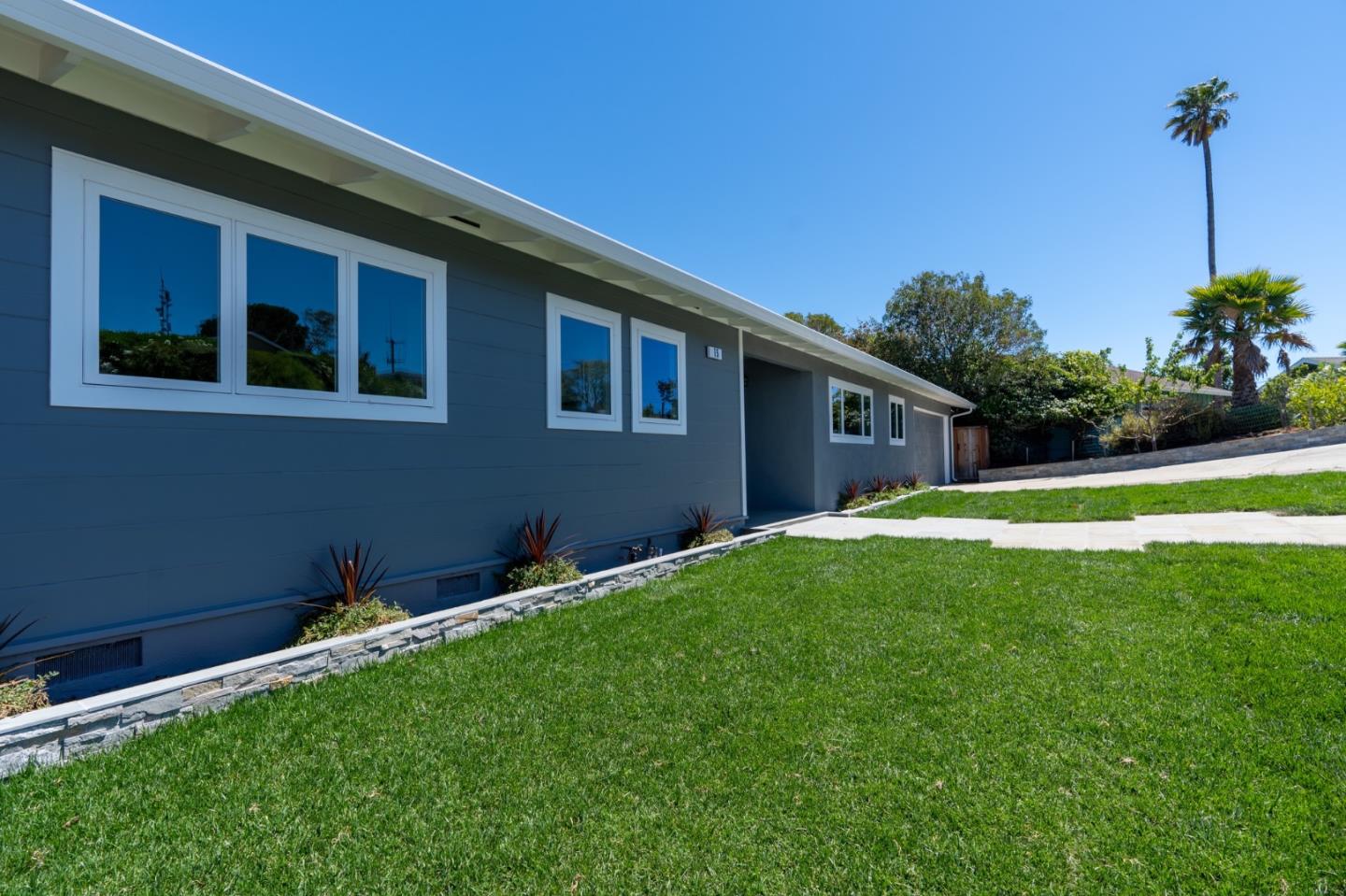 Detail Gallery Image 5 of 62 For 15 Buckland Ct, San Carlos,  CA 94070 - 3 Beds | 2/1 Baths