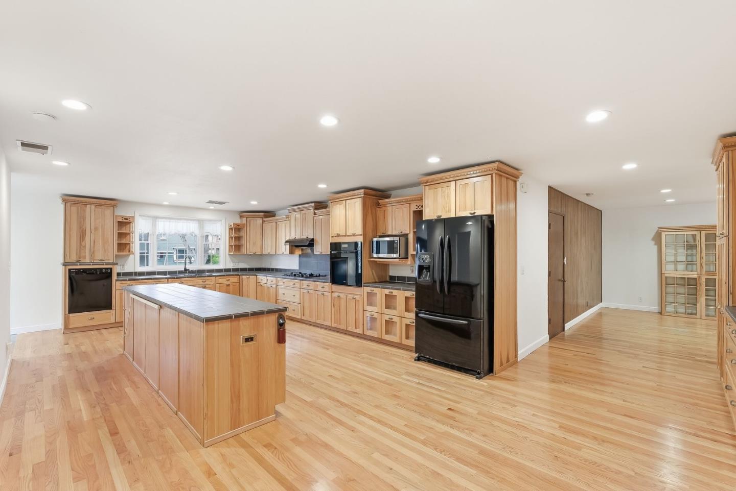 Detail Gallery Image 8 of 47 For 3060 Mark Ave, Santa Clara,  CA 95051 - 3 Beds | 2 Baths