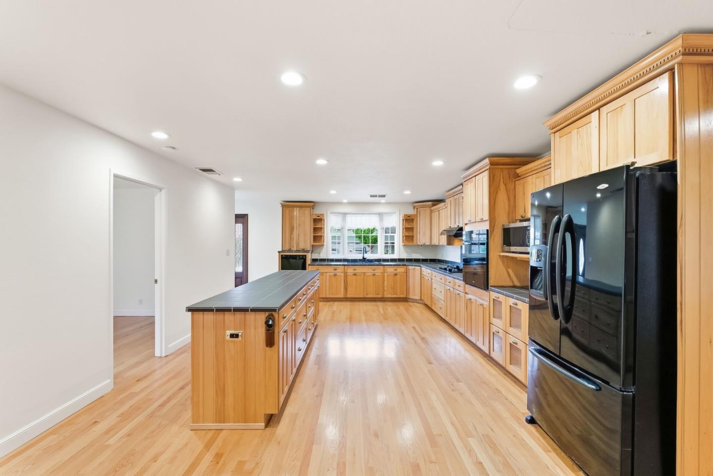 Detail Gallery Image 9 of 47 For 3060 Mark Ave, Santa Clara,  CA 95051 - 3 Beds | 2 Baths