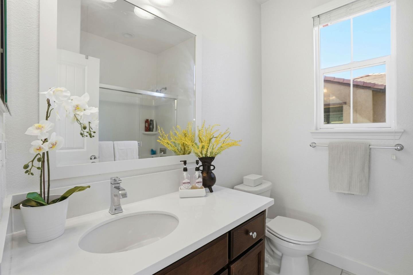 Detail Gallery Image 25 of 38 For 17642 Mystic Dr, Lathrop,  CA 95330 - 3 Beds | 3 Baths