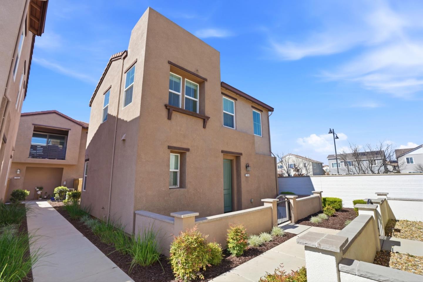 Detail Gallery Image 4 of 38 For 17642 Mystic Dr, Lathrop,  CA 95330 - 3 Beds | 3 Baths