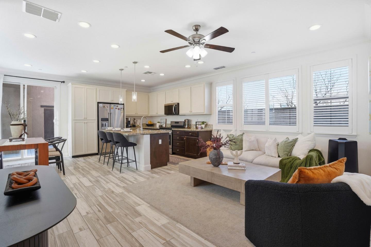 Detail Gallery Image 6 of 38 For 17642 Mystic Dr, Lathrop,  CA 95330 - 3 Beds | 3 Baths