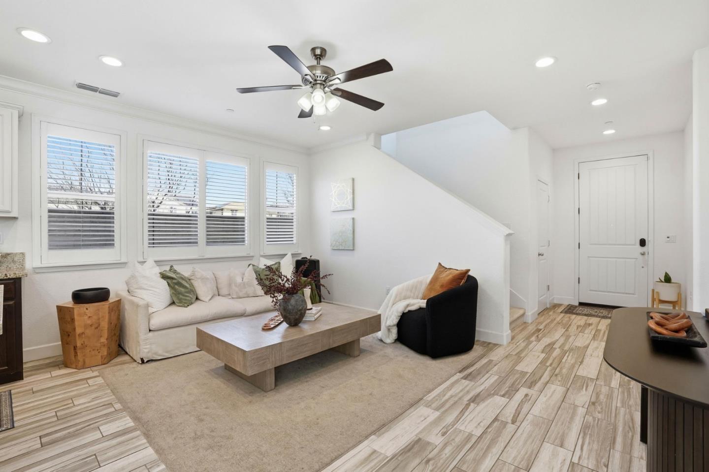 Detail Gallery Image 7 of 38 For 17642 Mystic Dr, Lathrop,  CA 95330 - 3 Beds | 3 Baths