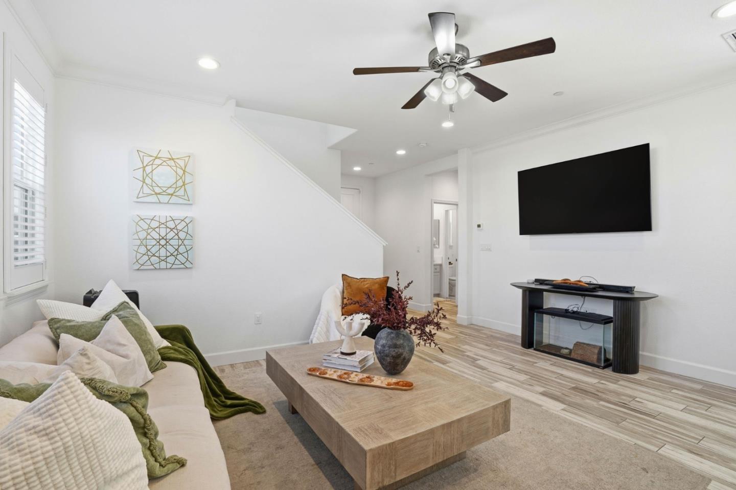 Detail Gallery Image 8 of 38 For 17642 Mystic Dr, Lathrop,  CA 95330 - 3 Beds | 3 Baths