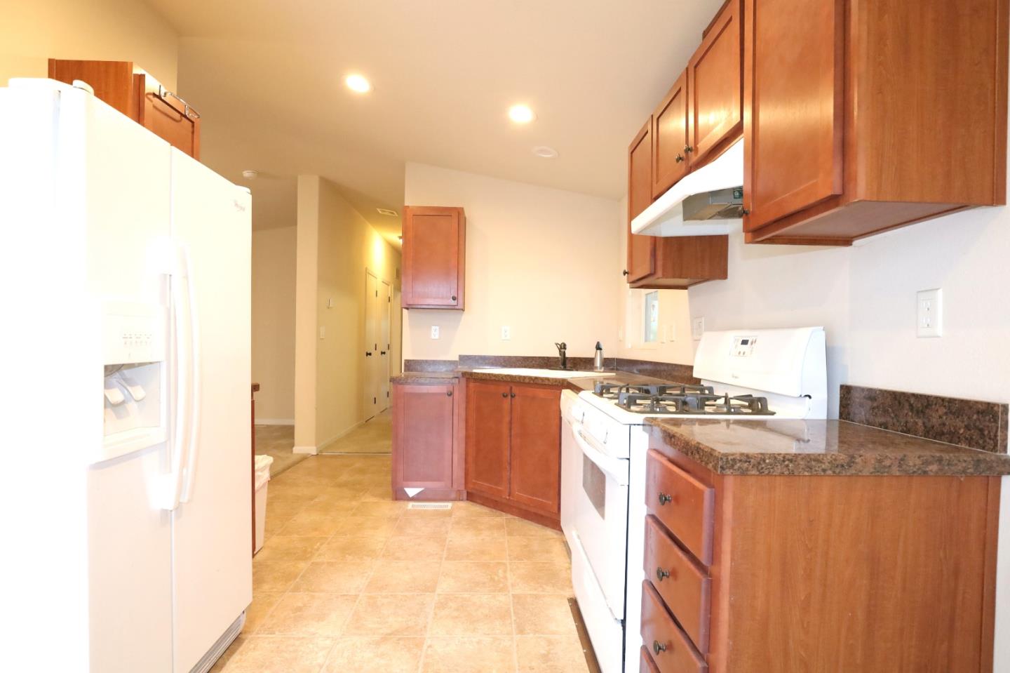 Detail Gallery Image 2 of 14 For 440 Moffett Blvd #3,  Mountain View,  CA 94043 - 2 Beds | 2 Baths