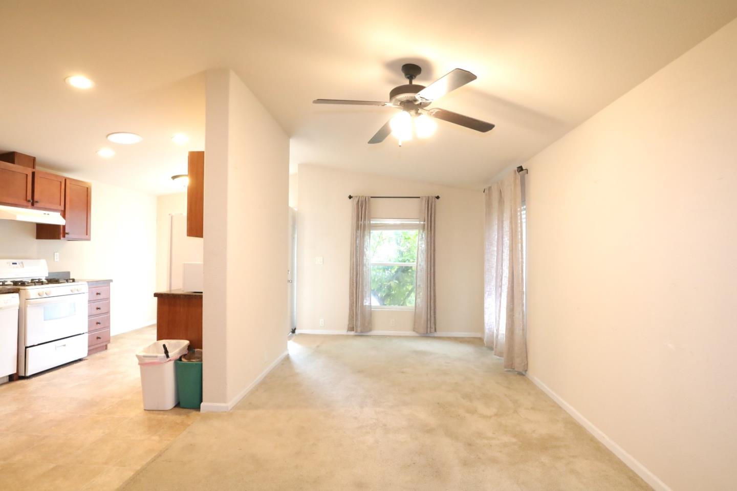 Detail Gallery Image 7 of 14 For 440 Moffett Blvd #3,  Mountain View,  CA 94043 - 2 Beds | 2 Baths