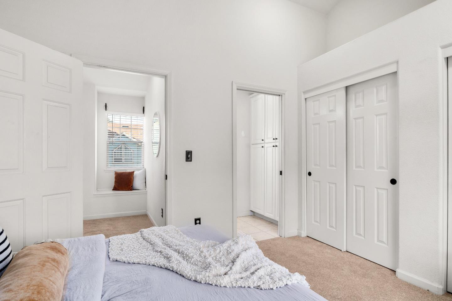 Detail Gallery Image 10 of 27 For 10 Mary Case Ln, Santa Cruz,  CA 95060 - 3 Beds | 2/1 Baths