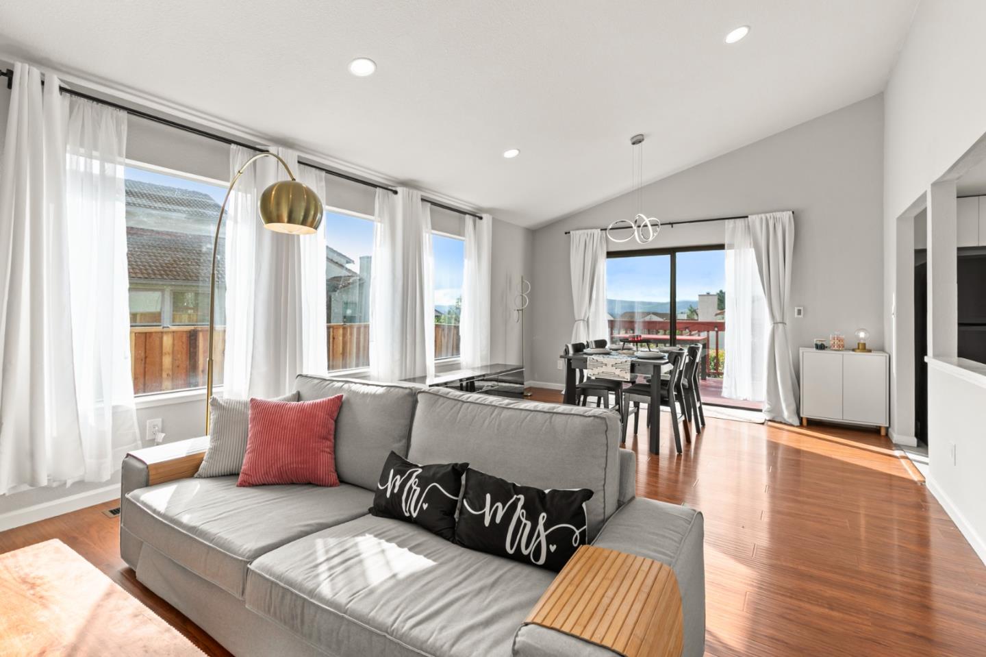 Detail Gallery Image 10 of 28 For 610 Skyway Dr, San Jose,  CA 95111 - 3 Beds | 3 Baths