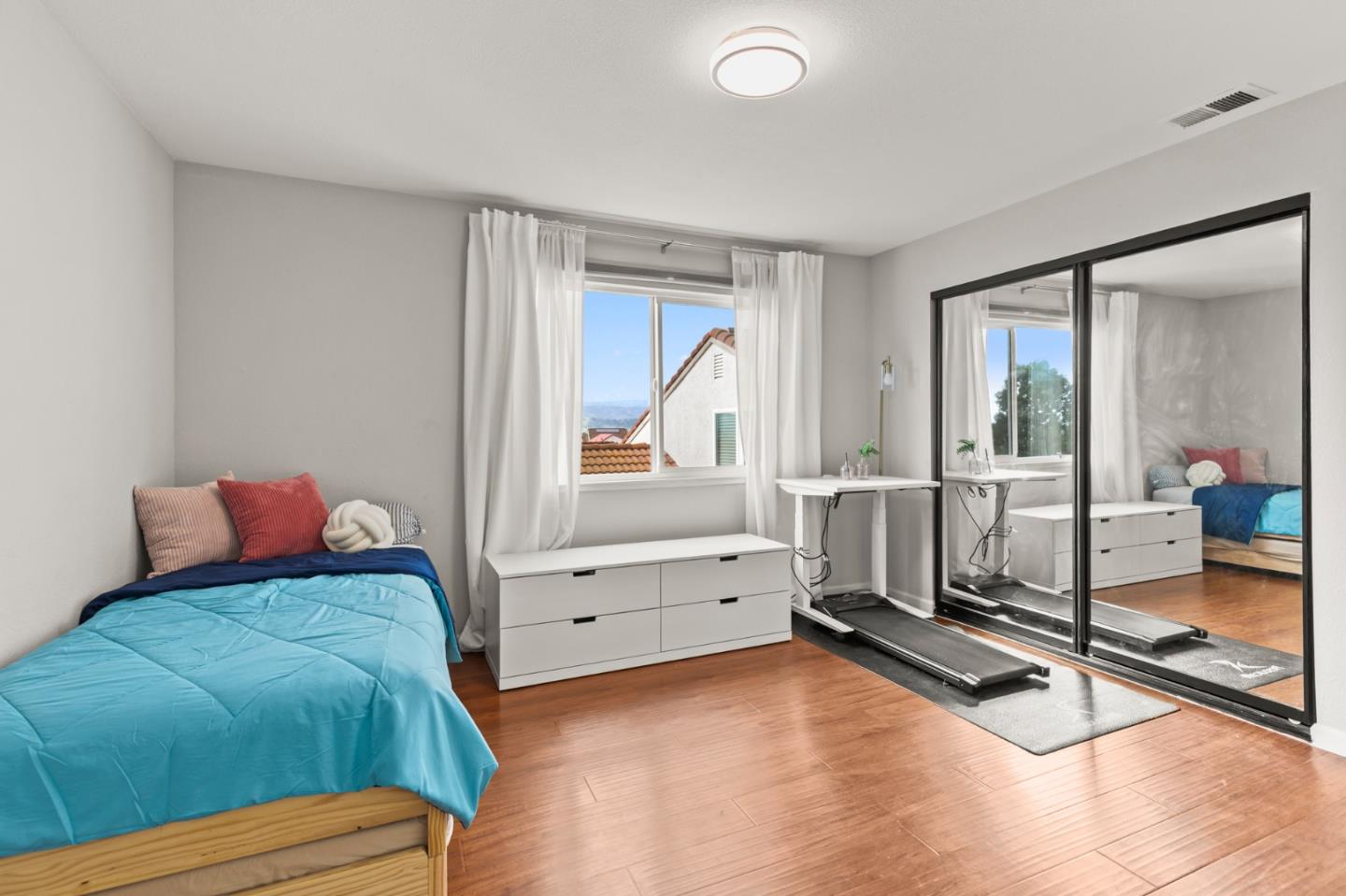 Detail Gallery Image 17 of 28 For 610 Skyway Dr, San Jose,  CA 95111 - 3 Beds | 3 Baths