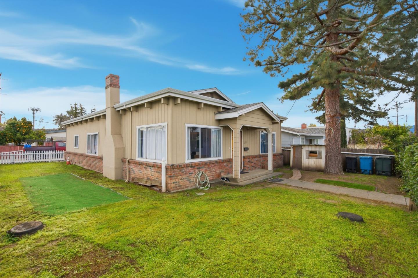 Detail Gallery Image 2 of 26 For 344 Buckeye St, Redwood City,  CA 94063 - 3 Beds | 3 Baths