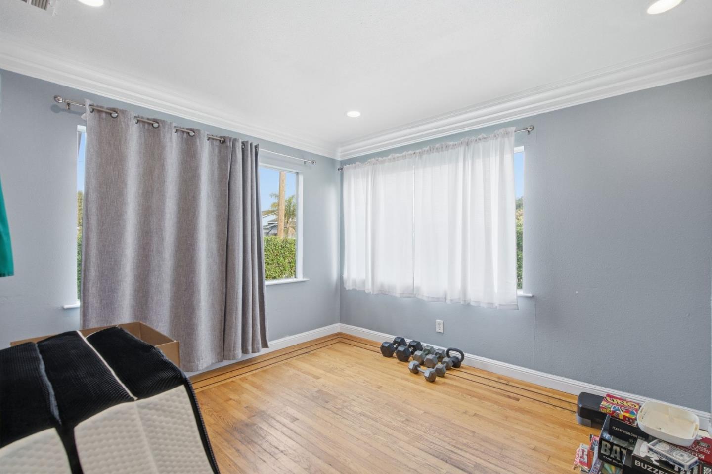 Detail Gallery Image 4 of 26 For 344 Buckeye St, Redwood City,  CA 94063 - 3 Beds | 3 Baths