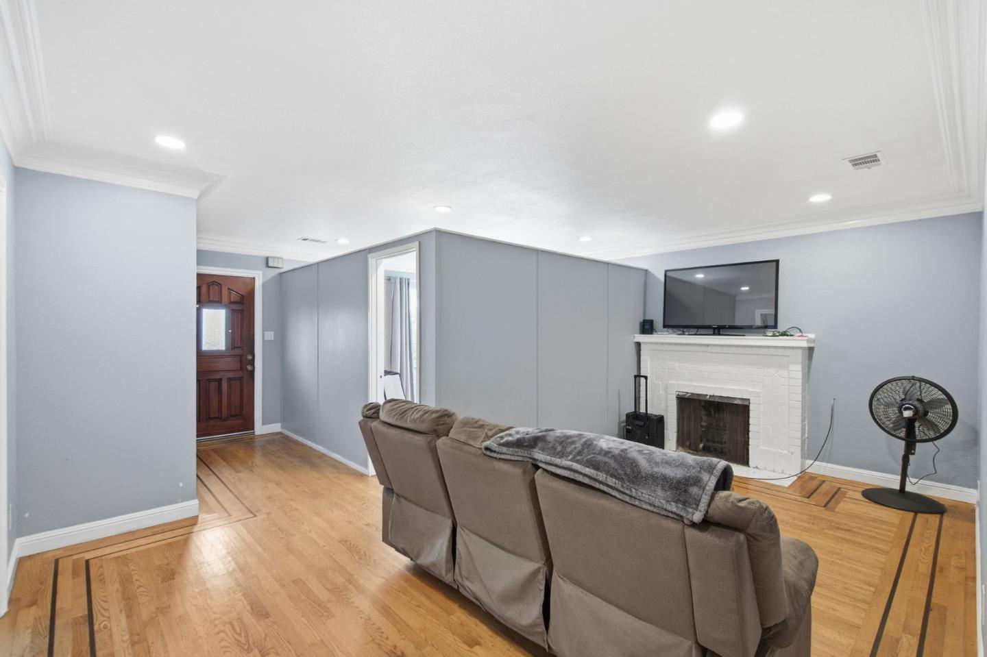 Detail Gallery Image 5 of 26 For 344 Buckeye St, Redwood City,  CA 94063 - 3 Beds | 3 Baths