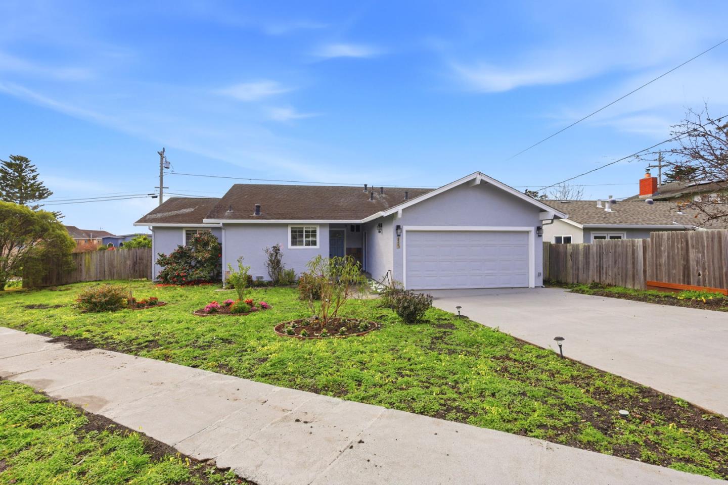 Detail Gallery Image 2 of 36 For 423 Montecito Ave, El Granada,  CA 94018 - 3 Beds | 2 Baths