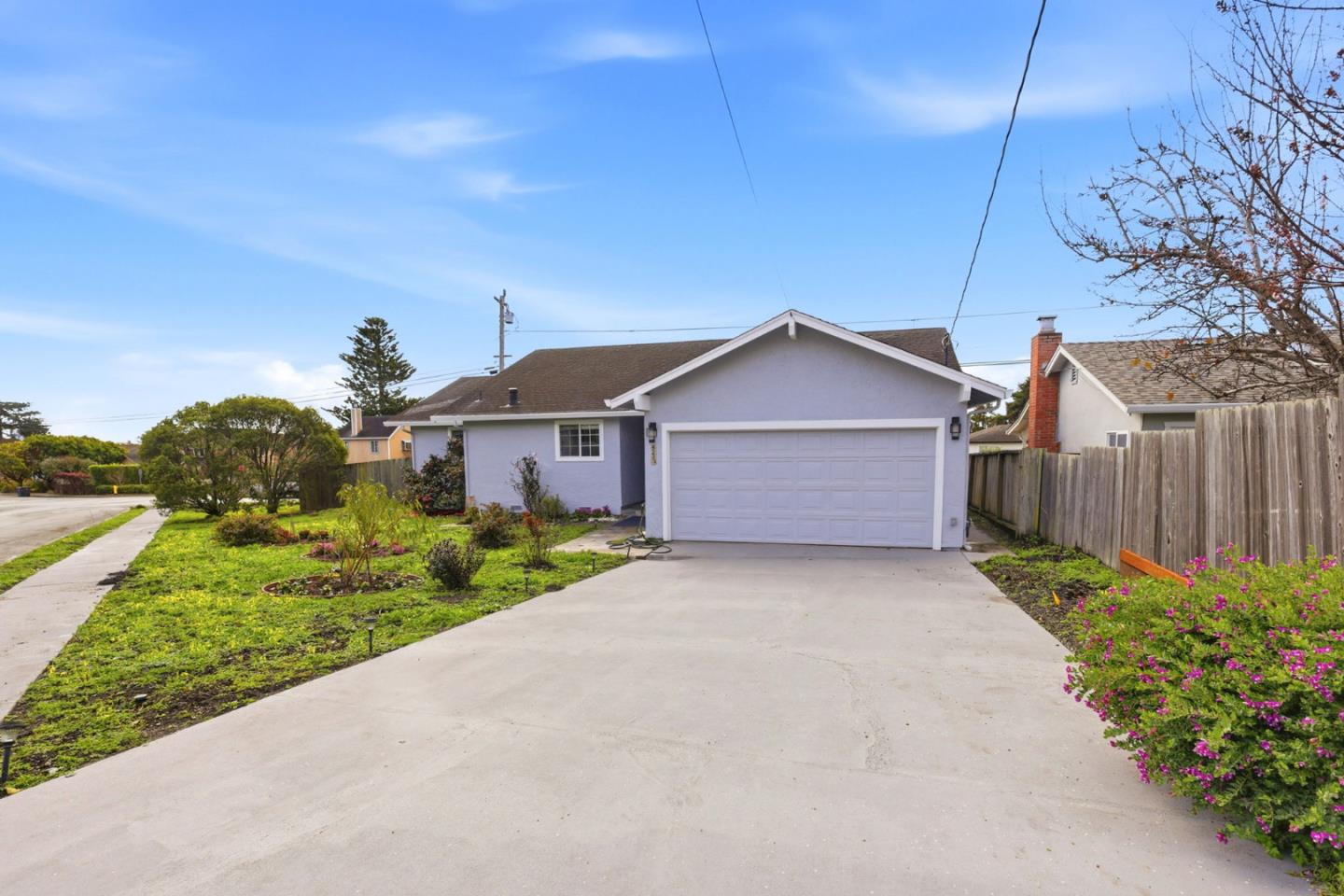 Detail Gallery Image 4 of 36 For 423 Montecito Ave, El Granada,  CA 94018 - 3 Beds | 2 Baths