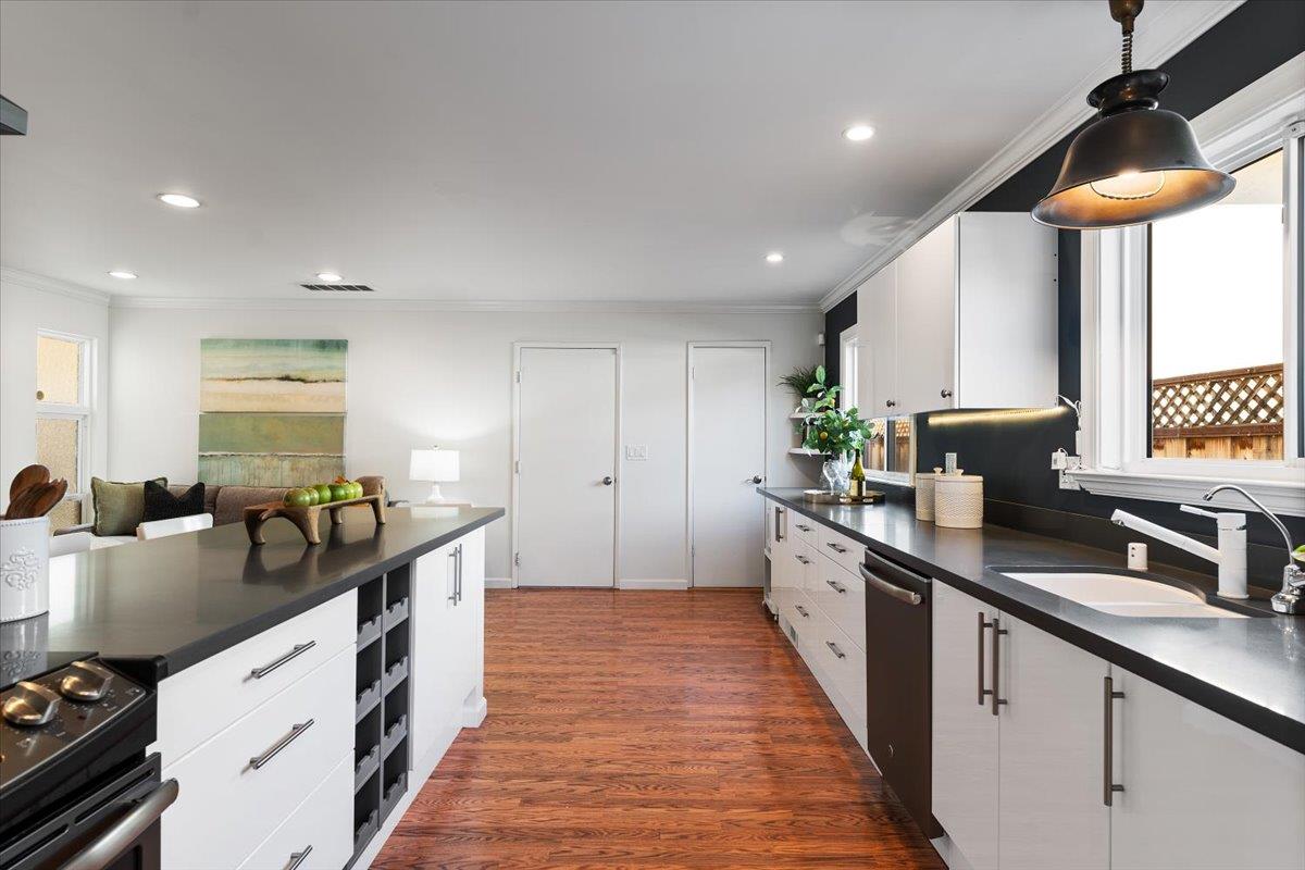 Detail Gallery Image 14 of 57 For 951 Wallace Dr, San Jose,  CA 95120 - 4 Beds | 2 Baths