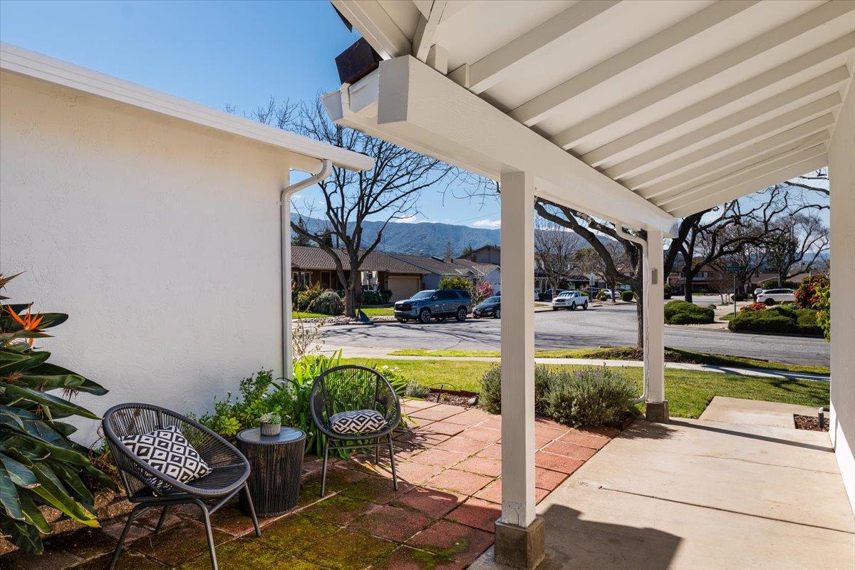 Detail Gallery Image 4 of 57 For 951 Wallace Dr, San Jose,  CA 95120 - 4 Beds | 2 Baths