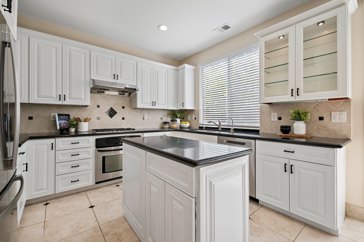 Detail Gallery Image 11 of 37 For 3267 Woodmere Dr, San Jose,  CA 95136 - 4 Beds | 3 Baths