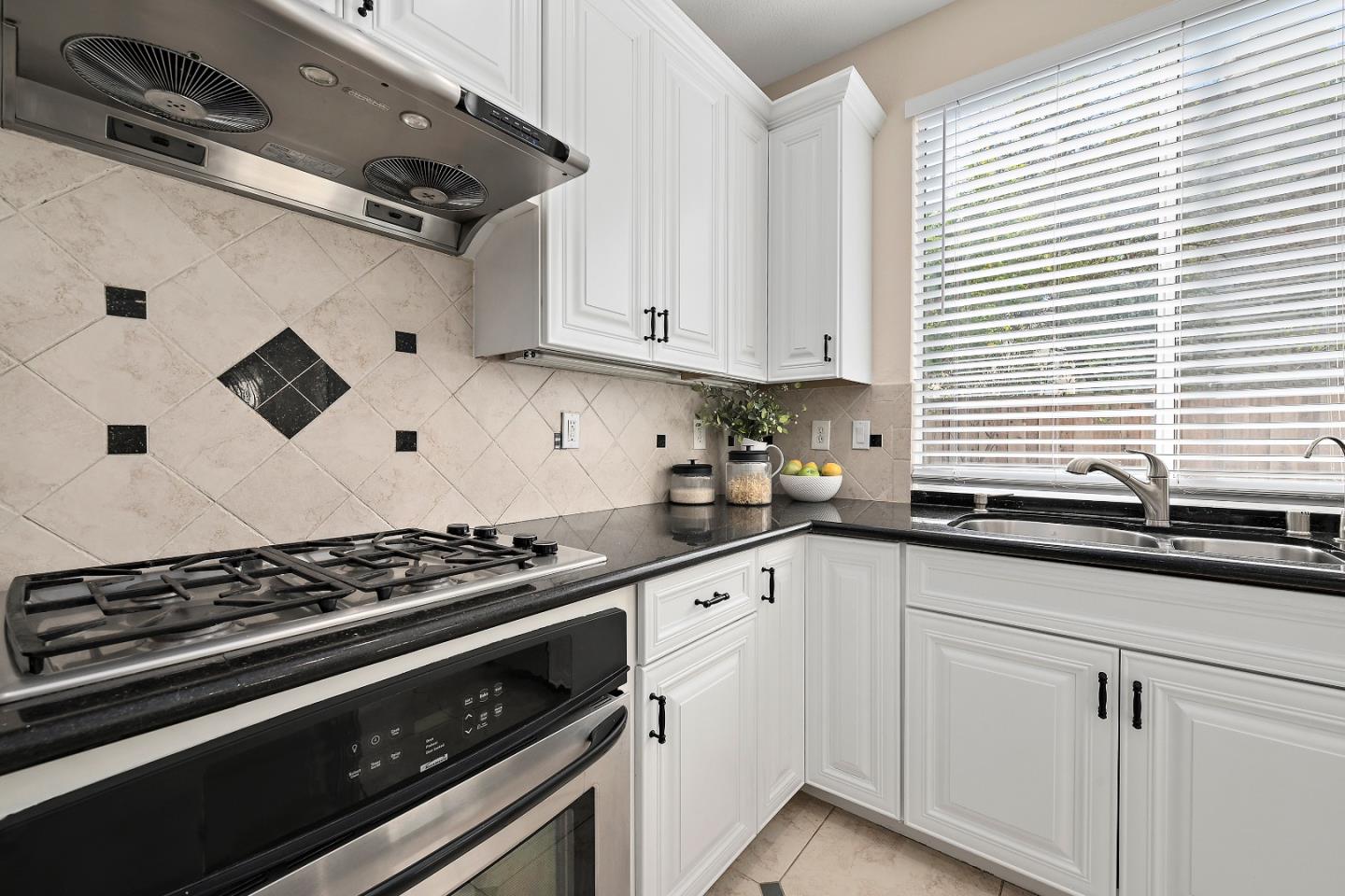 Detail Gallery Image 13 of 37 For 3267 Woodmere Dr, San Jose,  CA 95136 - 4 Beds | 3 Baths