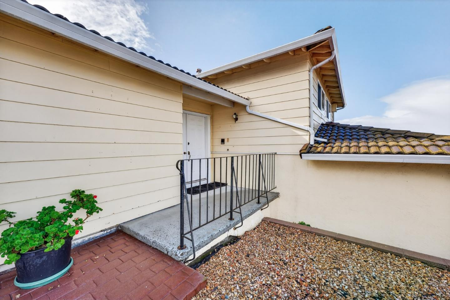 Detail Gallery Image 4 of 32 For 3352 San Rivas Dr, San Jose,  CA 95148 - 3 Beds | 2/1 Baths